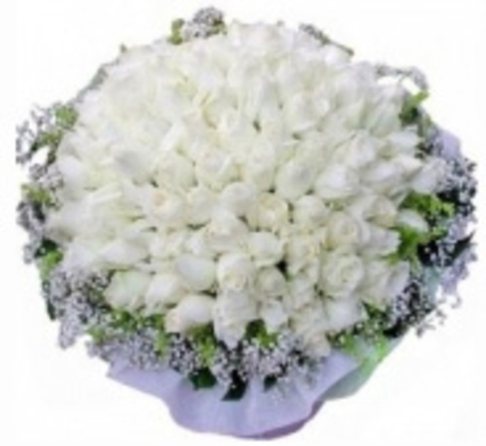 Delightful White Rose Bouquet